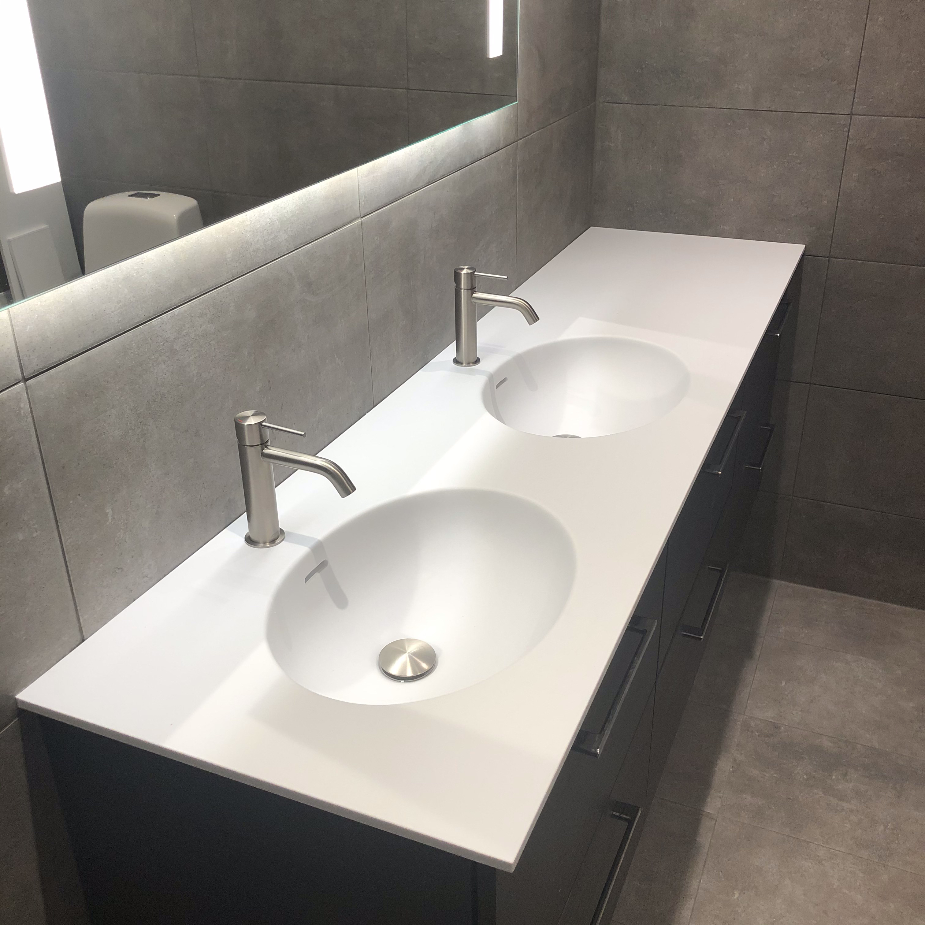 Ebenisten designer white corian badrum tillverkning